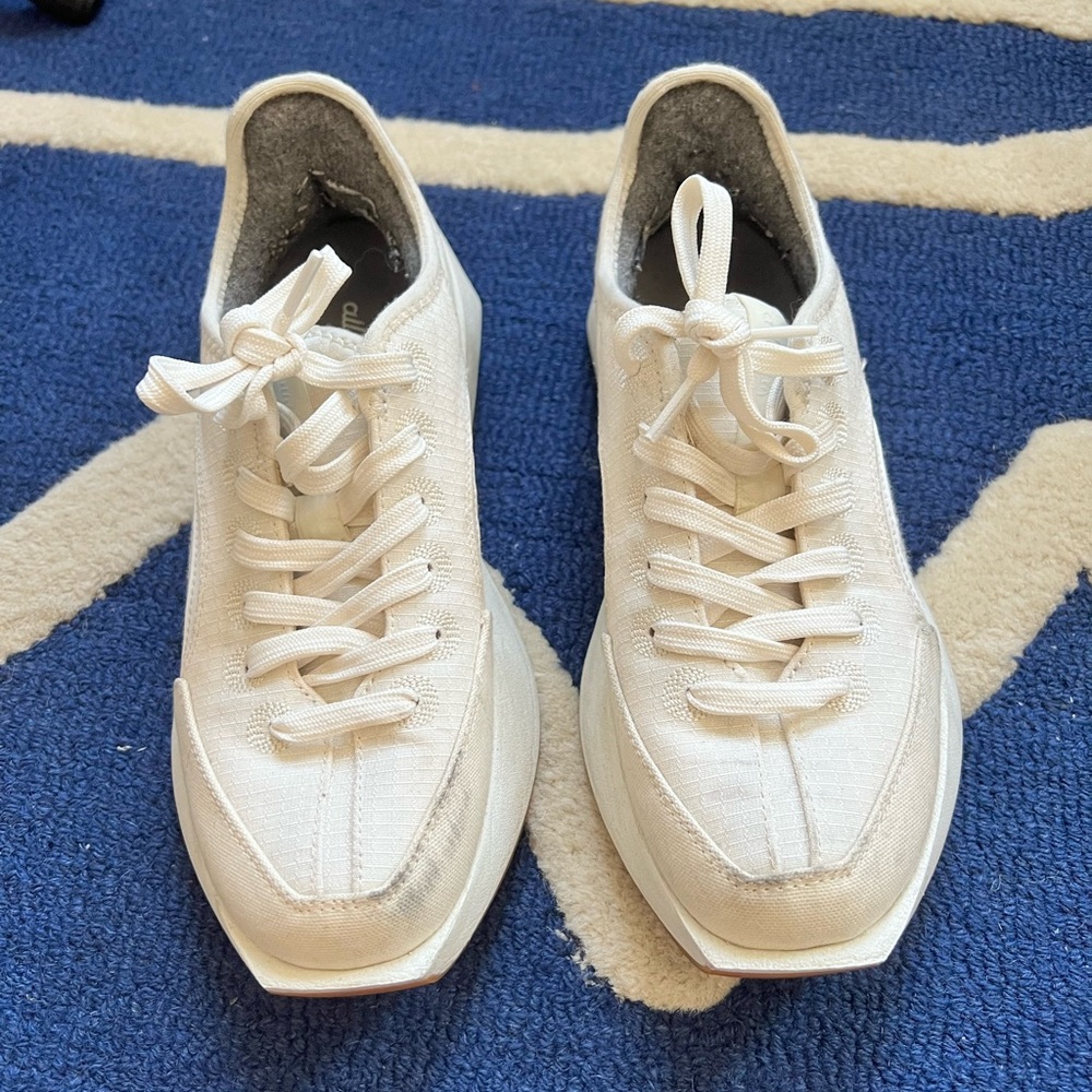 Allbirds Risers in white